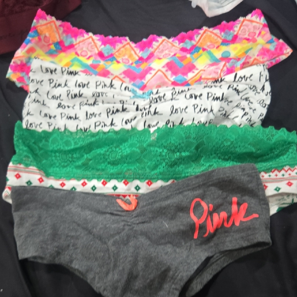 SMALL VS/PINK UNDERWEAR